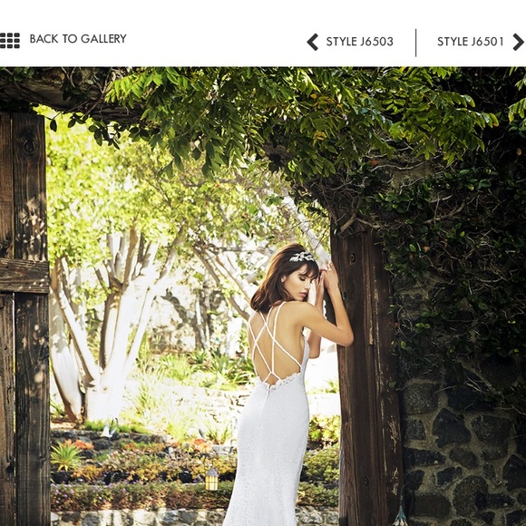 Wedding dress - Picture 2 of 8